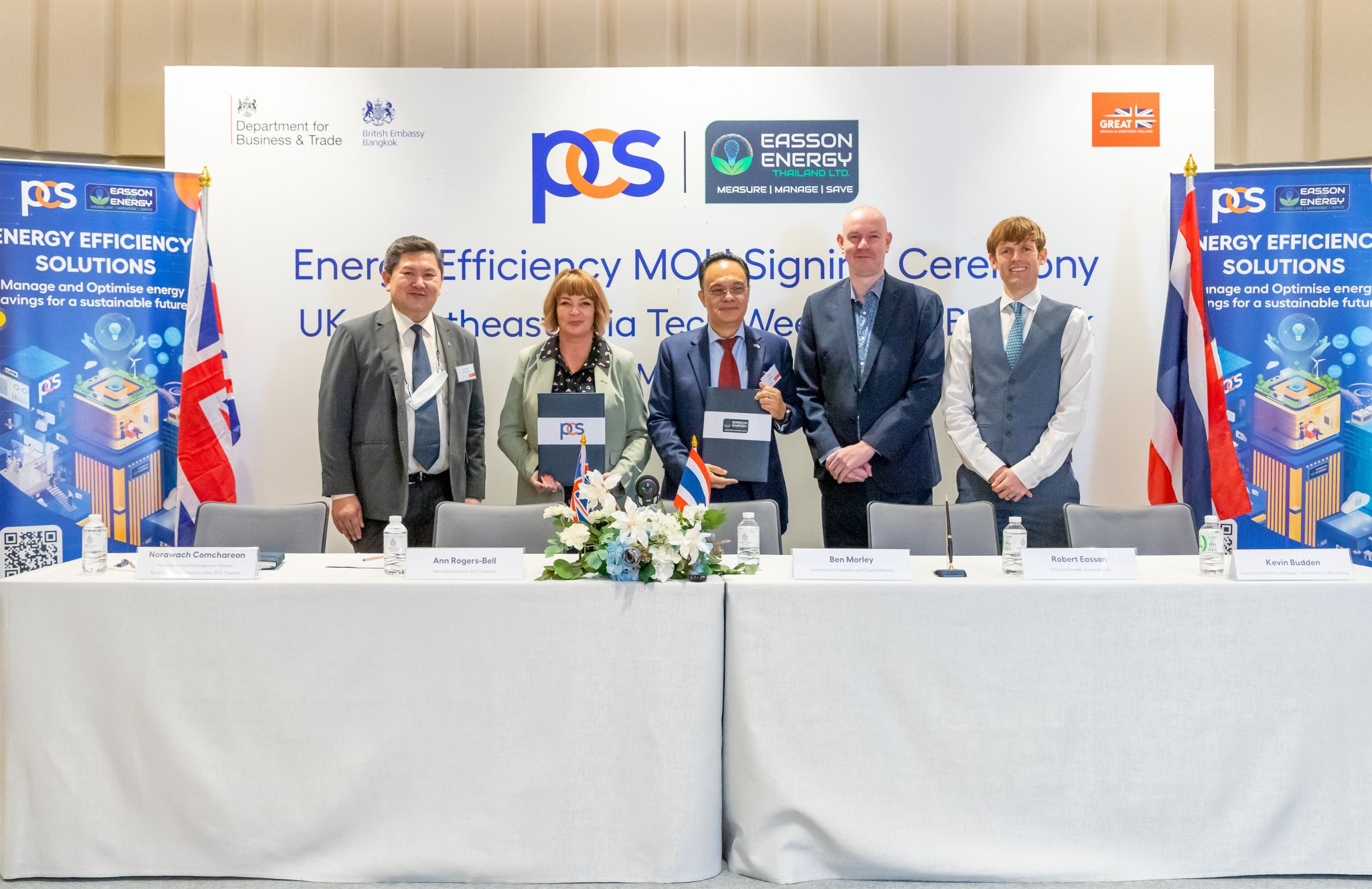 Easson Energy, PCS Thailand and Best.Energy Regional Sales Manager Kevin Budden signing a Memorandum of Understanding (MOU) on Energy Efficiency at UK-Southeast Asia Tech Week 2023, in Bangkok.